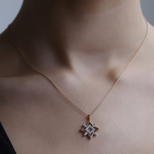 Taşlı Dört Köşeli Kadın Kolye